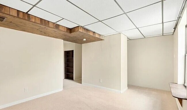 Building Photo - 13307 E Carolina Pl
