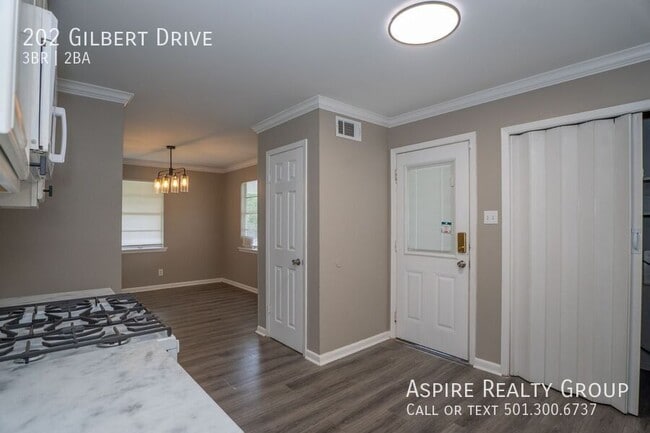 Building Photo - 202 Gilbert Dr
