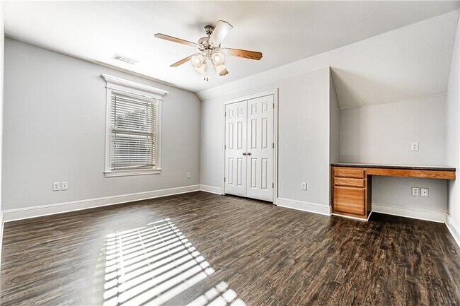 Building Photo - 802 Baker St NW