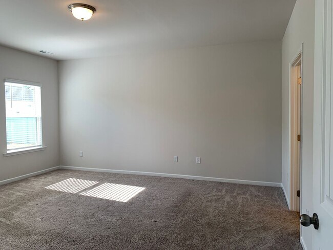 Building Photo - Beautiful Ranch Home in Sanford, Available...
