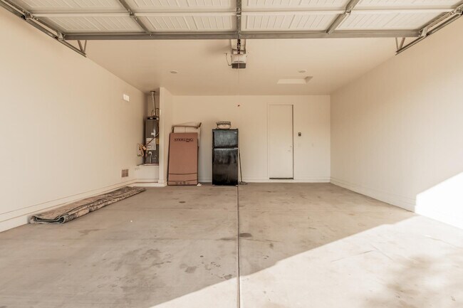 Building Photo - 11022 W Levi Dr