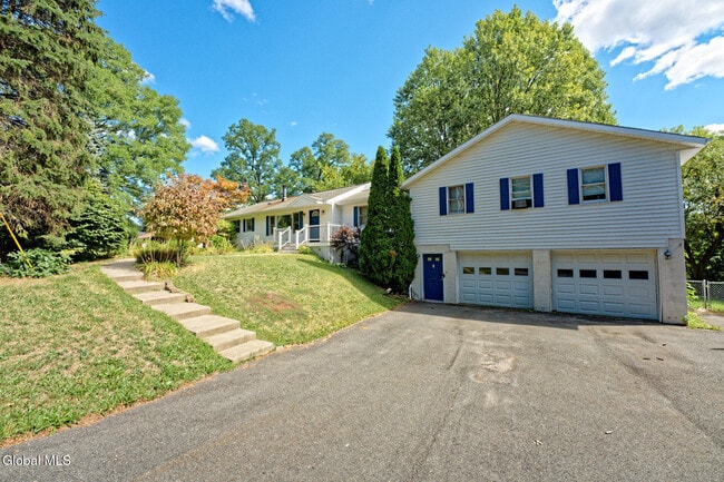 Primary Photo - 58 Beach Rd