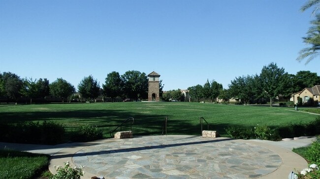 Building Photo - 3658 Vermont Ln