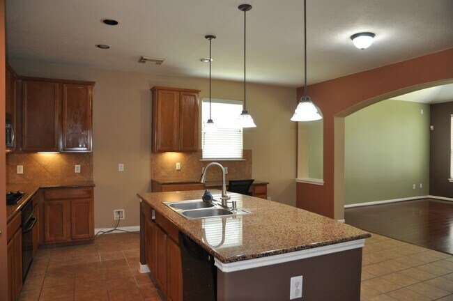 Building Photo - 2222 Drake Falls Dr