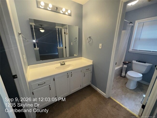 Building Photo - 1235 Skyline Dr