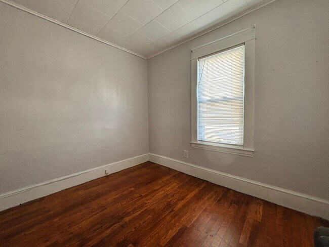 Building Photo - 114 Groveland St