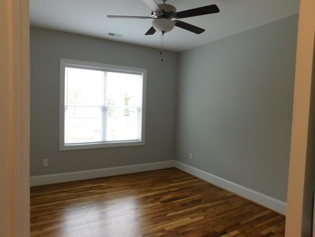 Building Photo - 503 Carolina Ave