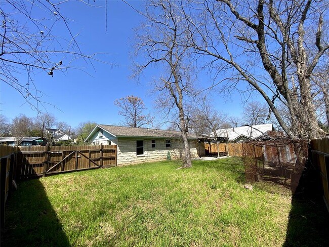 Building Photo - 3005 Burning Oak Dr