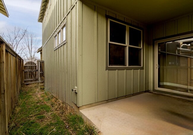 Building Photo - Spacious 4-Bedroom Home with New Paint & Carpet, Fenced Yard