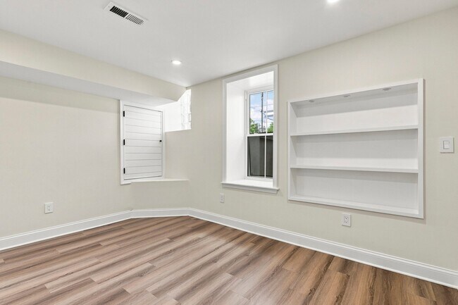 Building Photo - 2409 N 33rd St