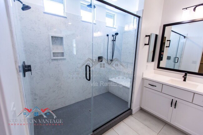 Building Photo - 15075 W McKinley St