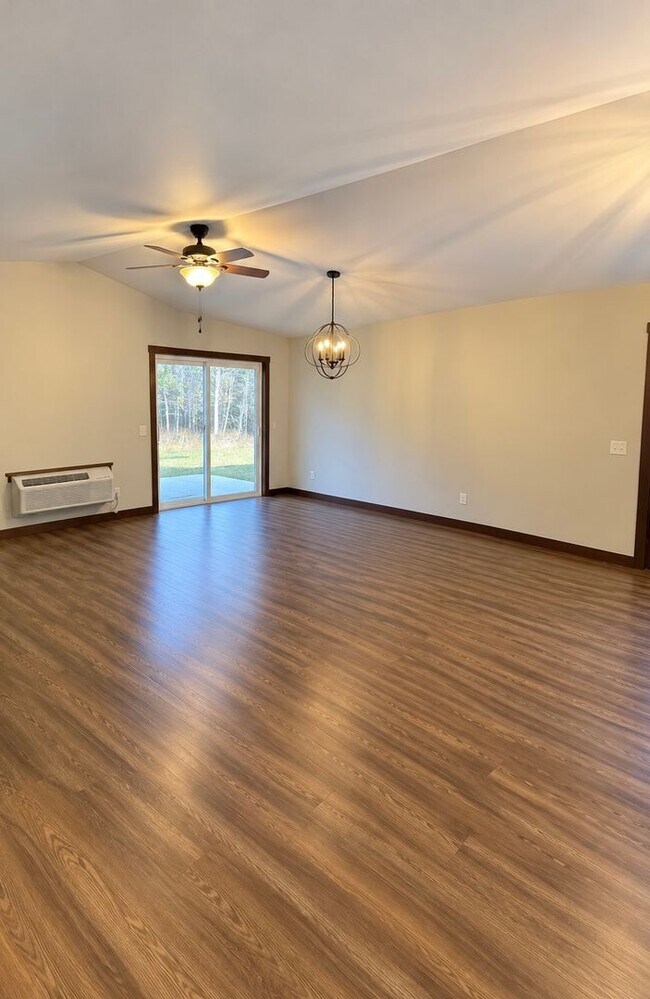 Building Photo - 122-124 Hickory Lane