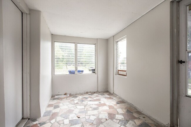 Building Photo - 3295 W 46th St