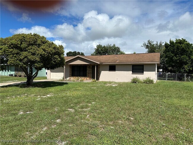 Primary Photo - 225 Sparrow Ave