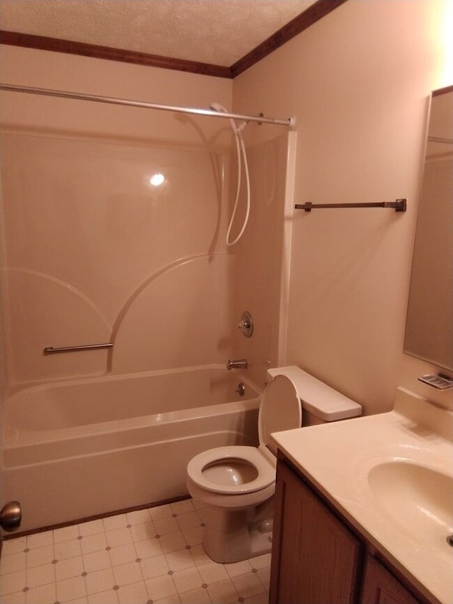 Building Photo - Duplex in Hope Mills!