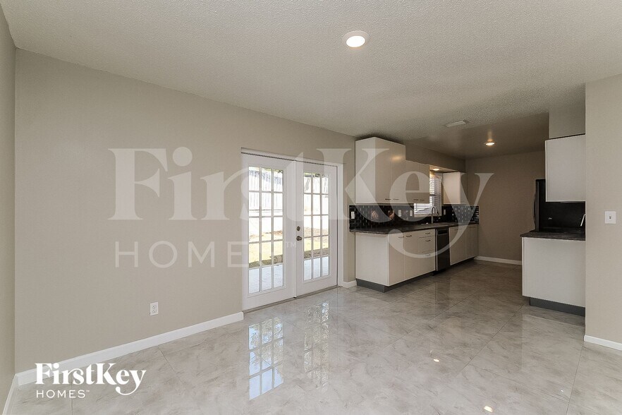 Building Photo - 1418 Stonehaven Way