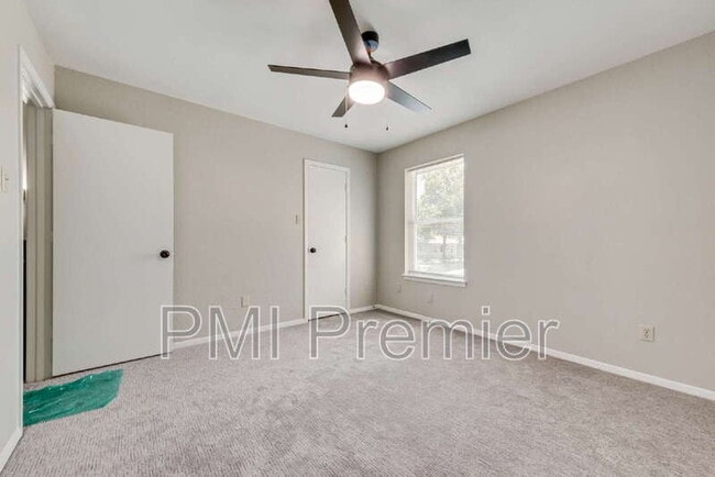 Building Photo - 105 Wildwood Ct