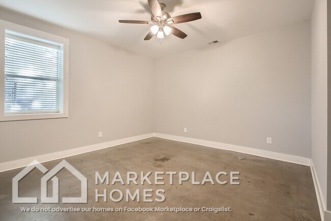 Building Photo - 1802 Porter Ave