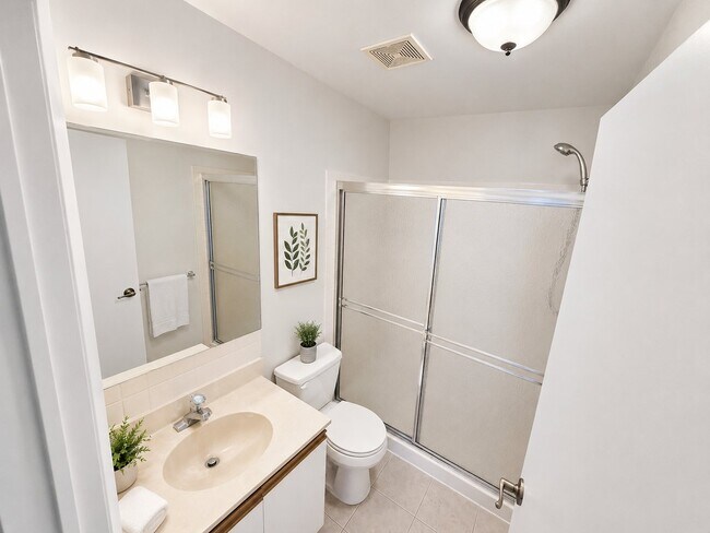Building Photo - 164 Woodlake Manor Dr