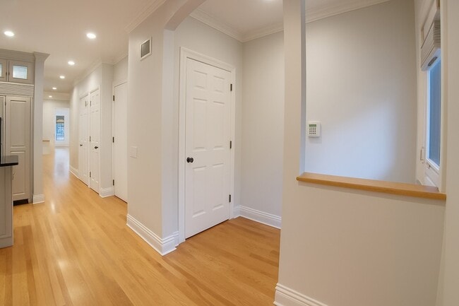 Building Photo - 2725 N Magnolia Ave