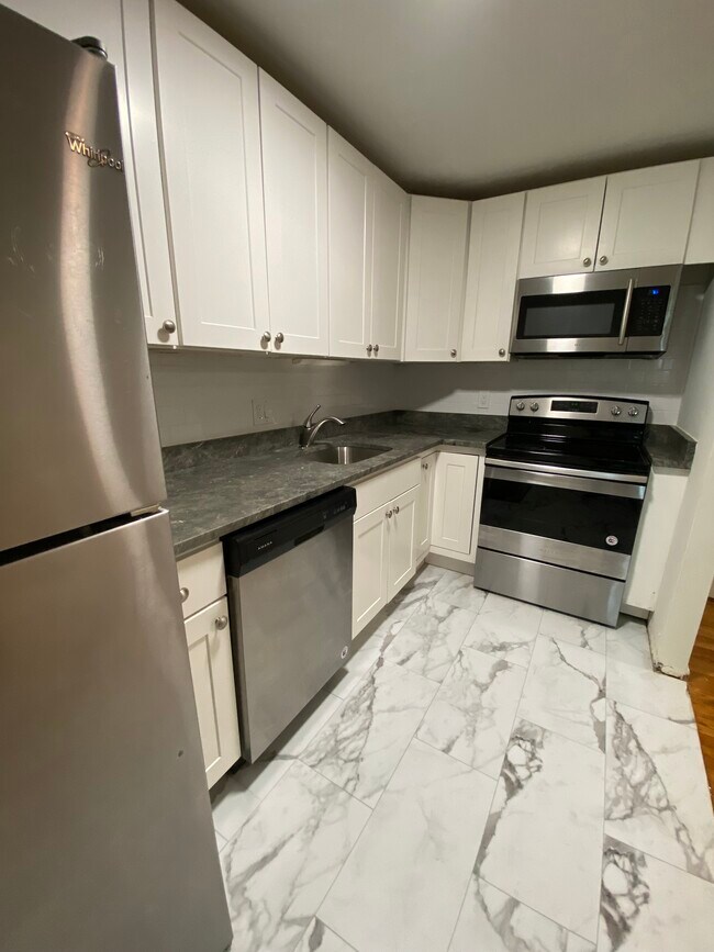 Building Photo - 260 Mt Auburn St