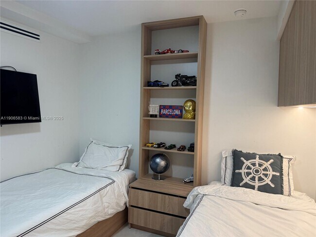 Building Photo - 881 Ocean Dr