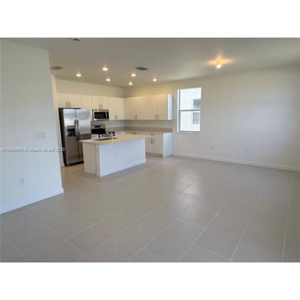 Building Photo - 2539 SE 26th Rd