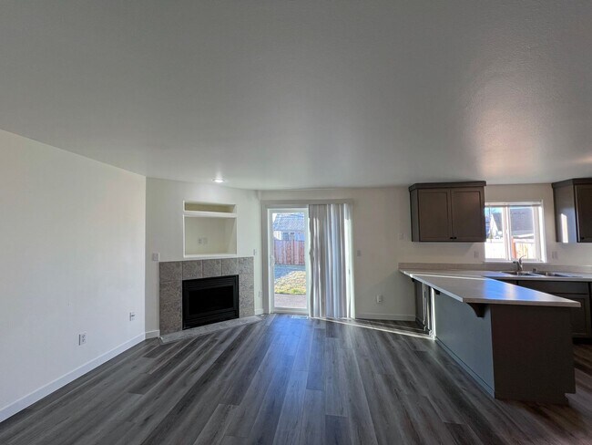 Building Photo - 16241-16243 Curry Ct SE