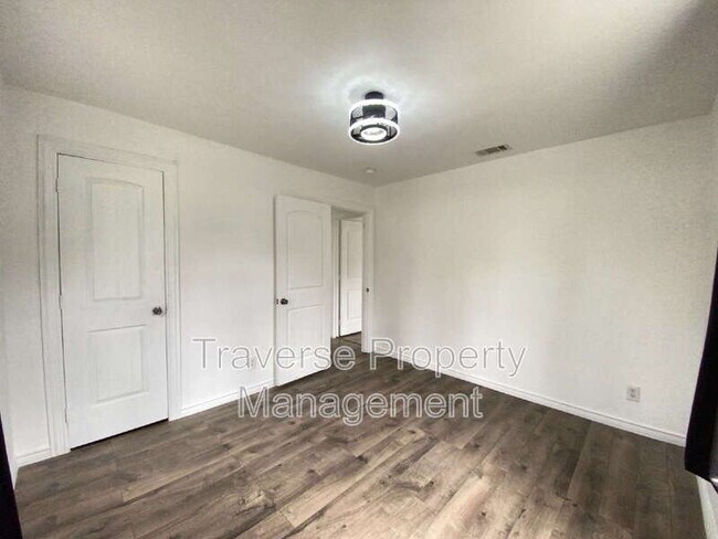 Building Photo - 145 Gordon Dr