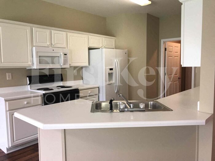 Building Photo - 995 Nesting Wood Cir W