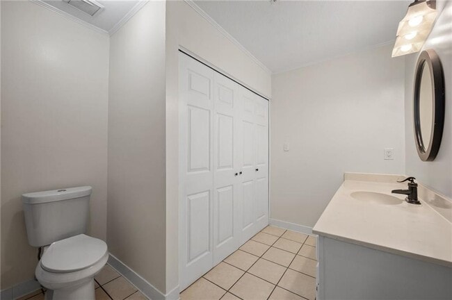 Building Photo - 2104 Pine Heights Dr NE