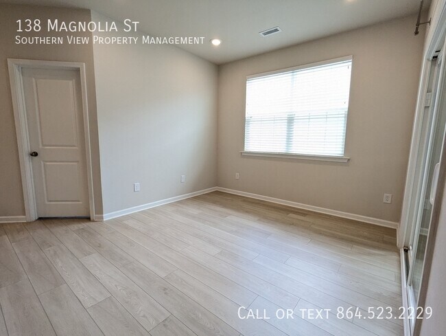 Building Photo - 138 Magnolia St