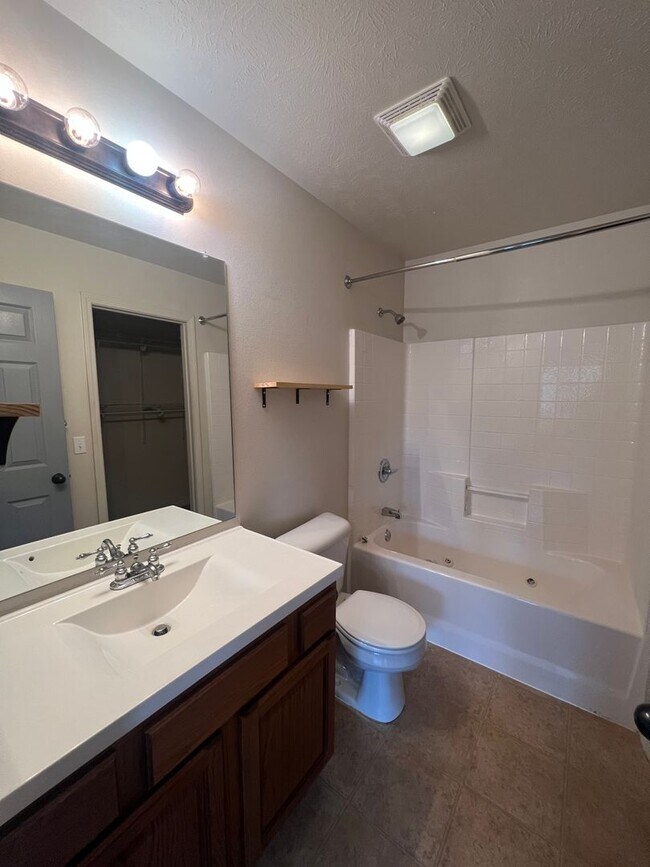 Building Photo - 5Br Basement Home