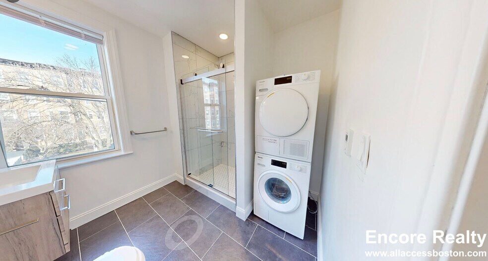 Building Photo - 106 Queensberry St