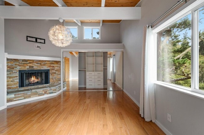 Building Photo - 714 Rockaway Beach Ave