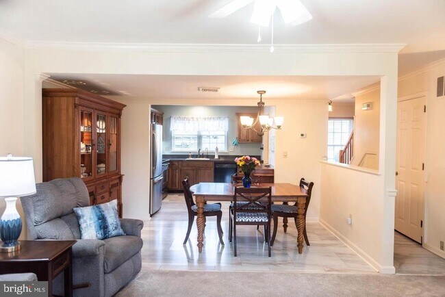 Building Photo - 609 Cambridge Ct