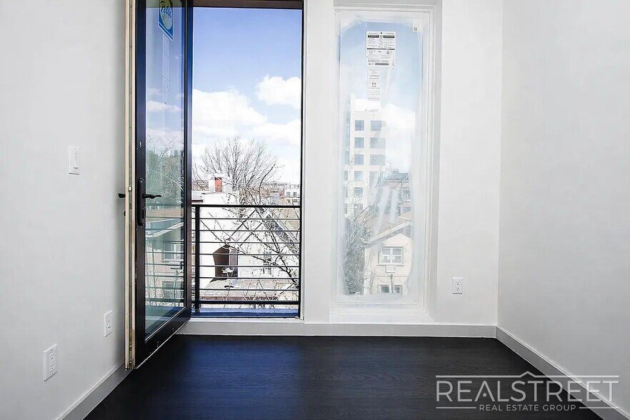 Building Photo - Winthrop St