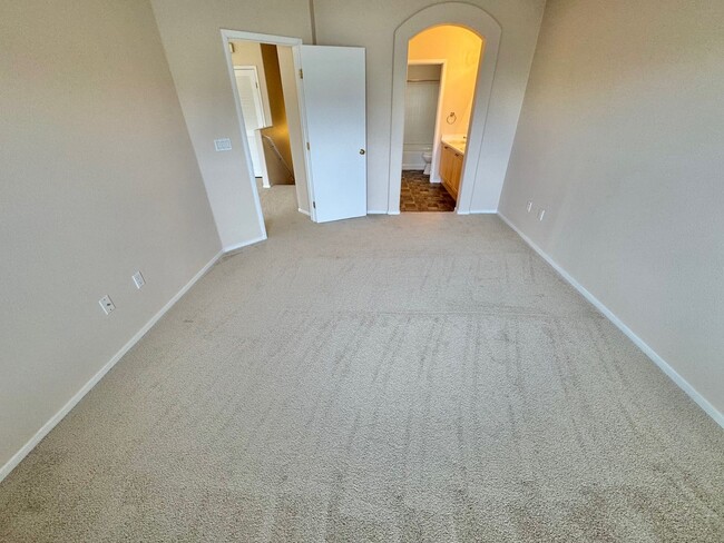 Building Photo - ***SUPER SPRING SPECIAL!!!  -$500 OFF FIRST MONTHS RENT IF MOVED IN 2 WEEKS!!*** COMFORTABLE 2-BE...
