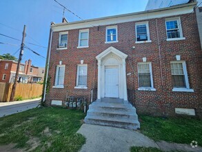 Building Photo - 1827 Q St SE