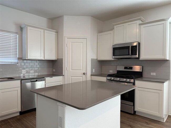 Building Photo - 404 Milliner Lp