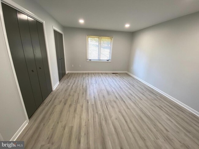 Building Photo - 117 Foxfire Dr