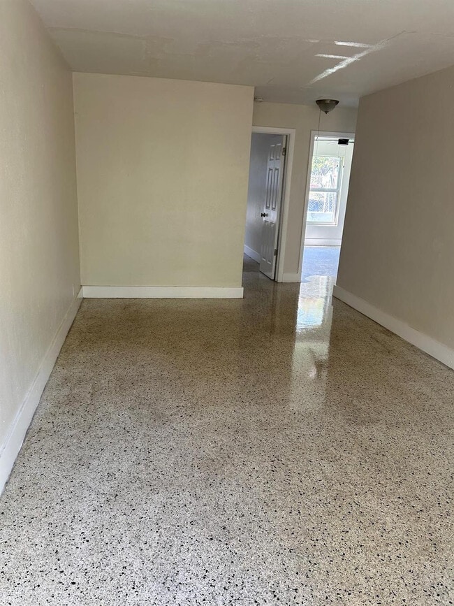 Building Photo - 709 8th St