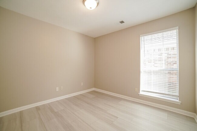 Building Photo - 4882 Graham Lake Dr