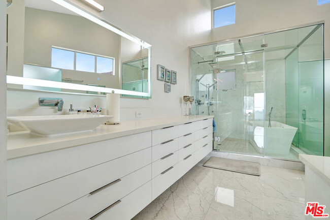 Building Photo - 28405 Via Acero St