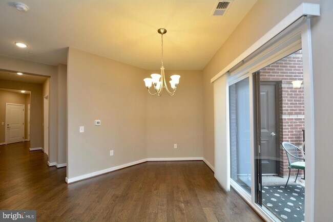 Building Photo - 3989 Norton Pl