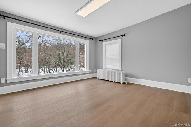 Building Photo - 107 Maple St