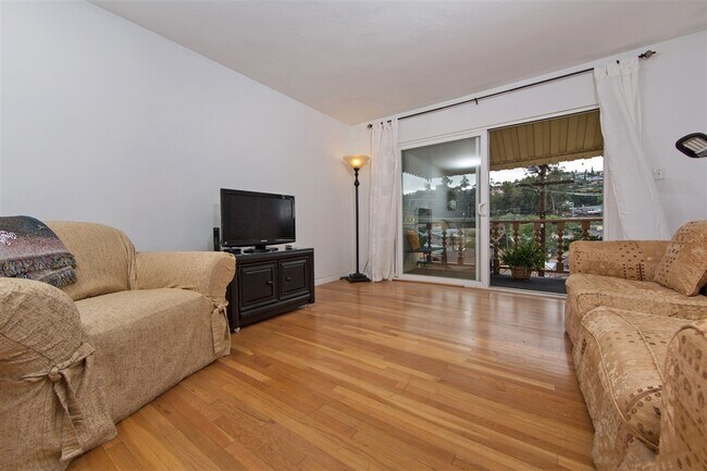 Building Photo - Bright 2BR/1.5BA Condo in Prime La Mesa Vi...