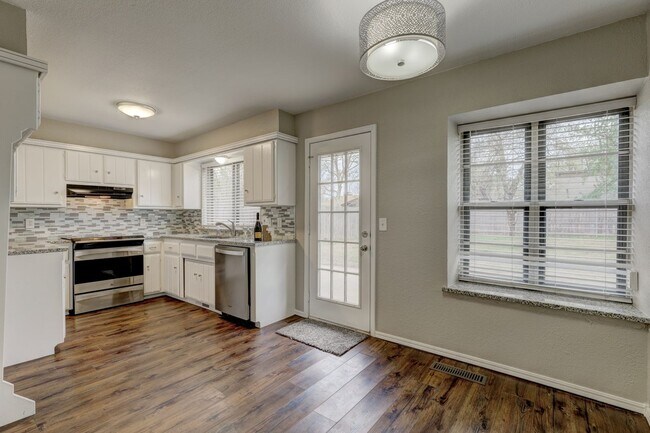 Building Photo - 816 N Briarcliff Dr