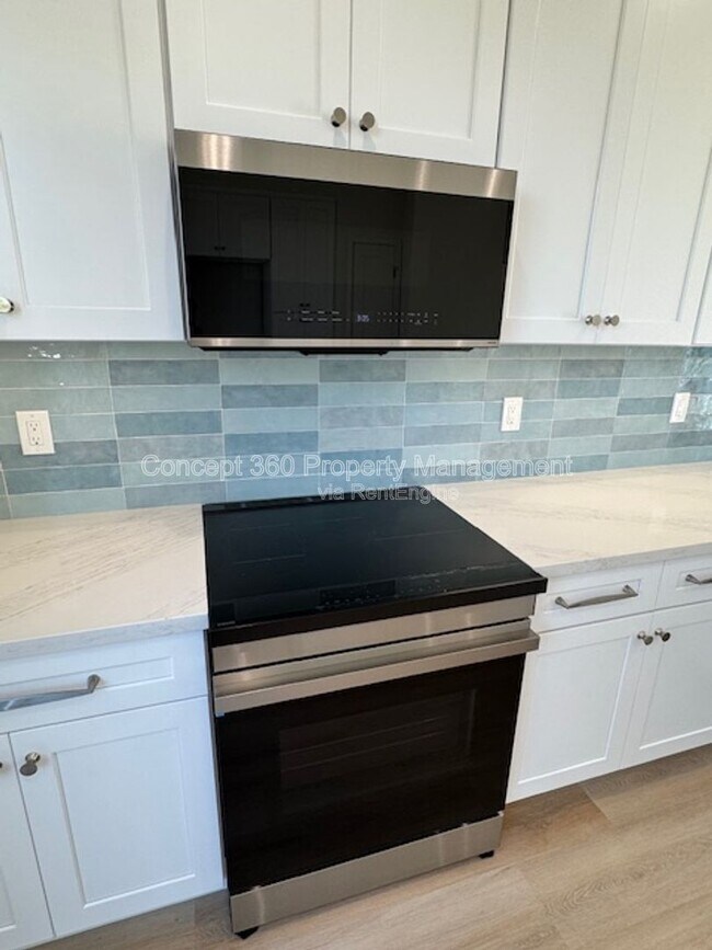 Building Photo - 6170 Briercrest Ave