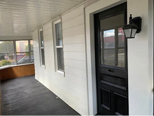 Building Photo - 405 Front St